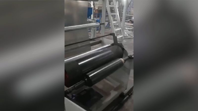 Экструдер для производства трехслойной пленки